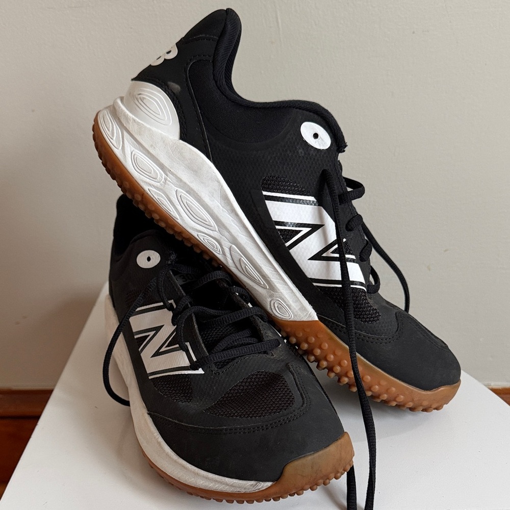 New Balance Fresh Foam 3000 v7 Turf Cleats